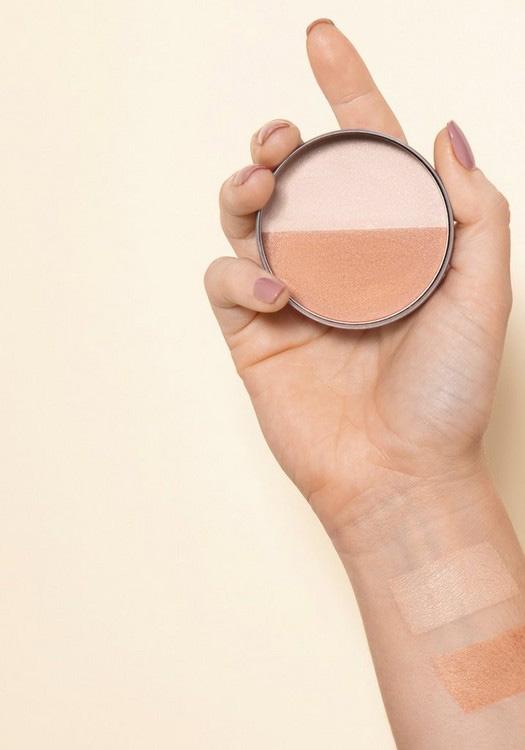 Coconut Bronze Glistening Glow Powder